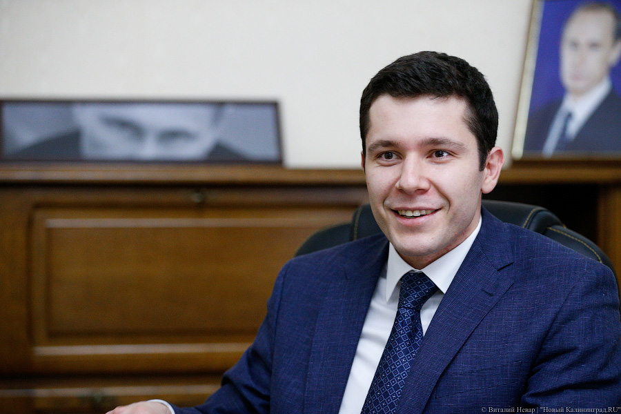 Алиханов доставил в Херсон сертификаты на машины «скорой помощи» и обсуждает сев озимых