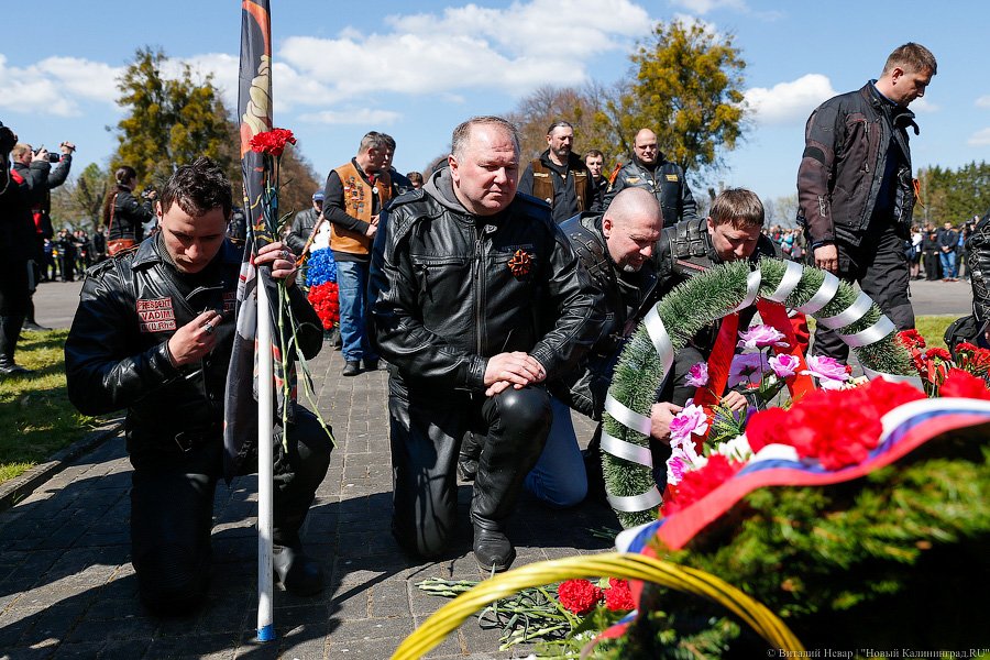 Российские байкеры в Польше: в Бранево почтили память павших солдат