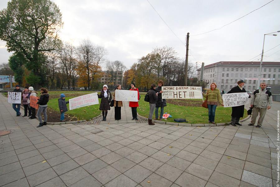 "Депутатская стройка вместо детской площадки": фоторепортаж "Нового Калининграда.Ru"