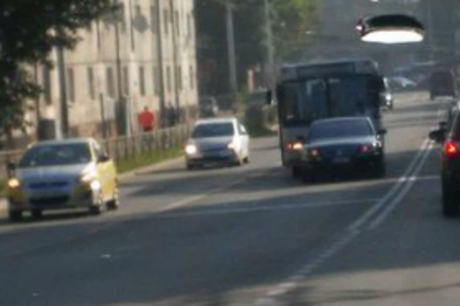 В Калининграде пассажирский автобус въехал в легковушку (фото)