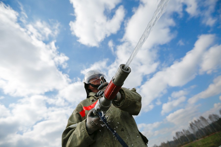 Глава МЧС: в праздники надо контролировать места отдыха, ведь в России «люди творческие»