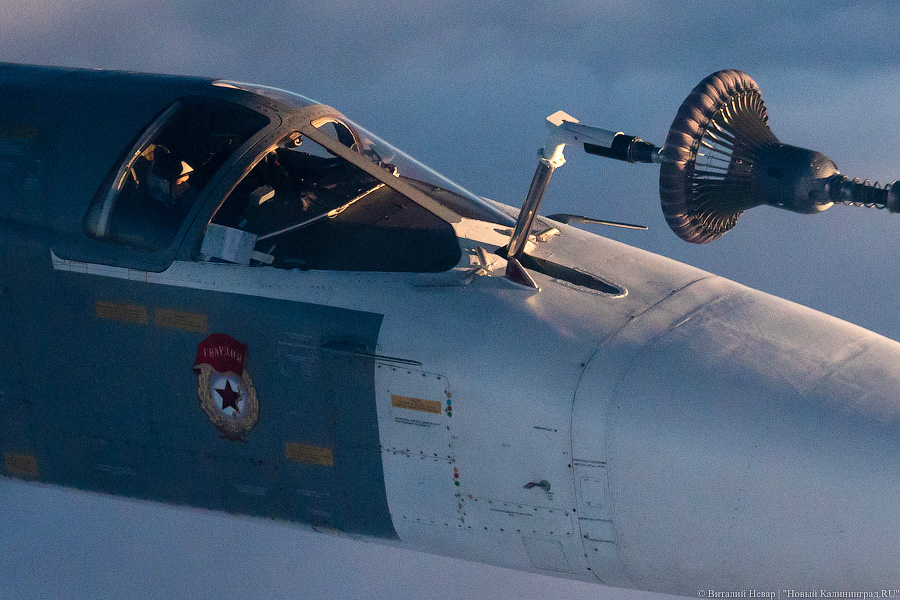 Летчики Балтфлота отрабатывают дозаправку в воздухе. Фоторепортаж «Нового Калининграда»