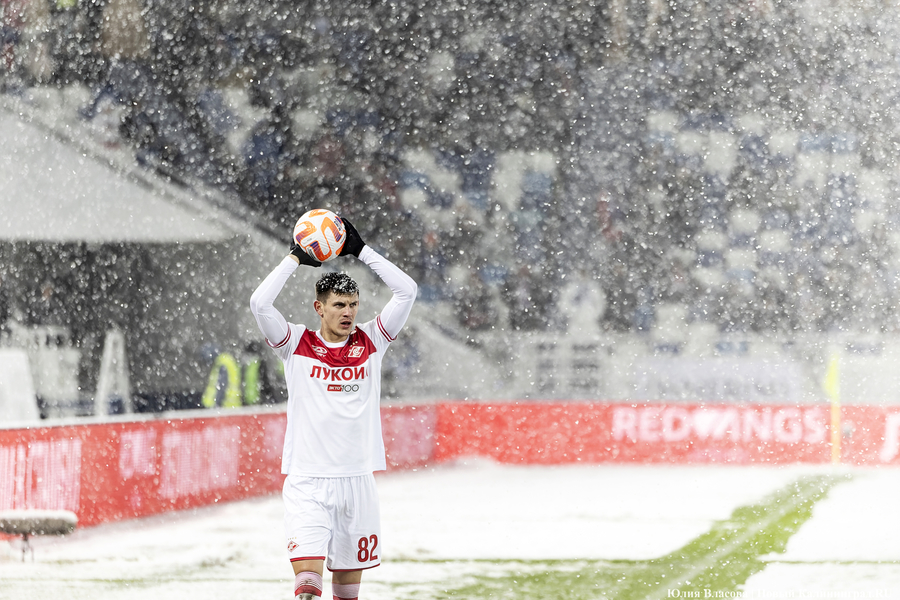 «Не футбол, а регби»: снежный матч «Балтика» — «Спартак» в фотографиях