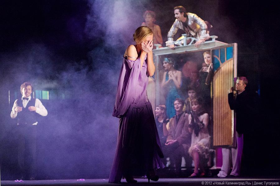 «Искреннее искусство по Булгакову»: фоторепортаж со спектакля «Зойкина квартира»