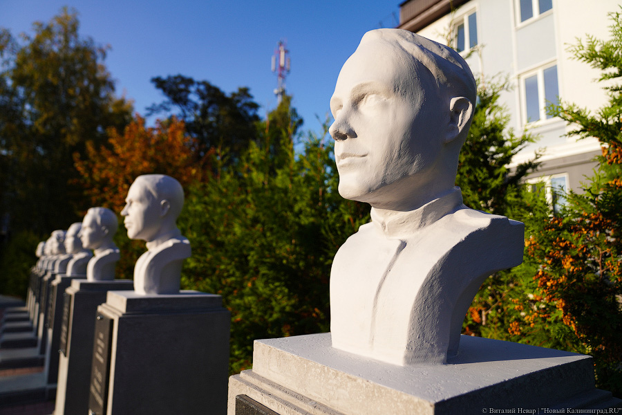 Ещё одна попытка: в Чкаловск вновь вернули бюсты лётчиков (фото)