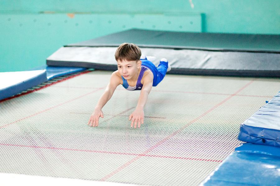 «Прыгучий спорт»: фоторепортаж с соревнований по прыжкам на батуте