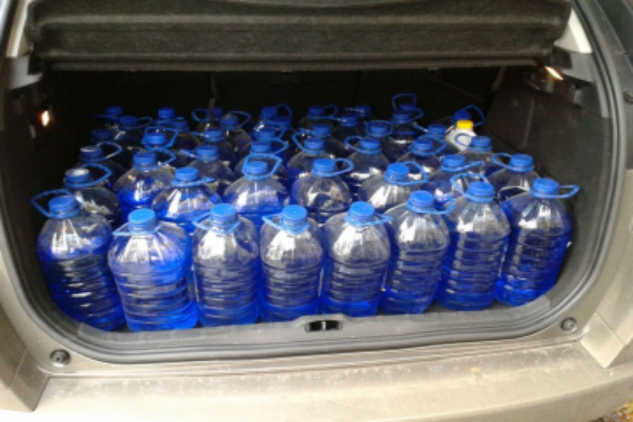 Полицейские изъяли у жителя области 250 литров ядовитого стеклоомывателя