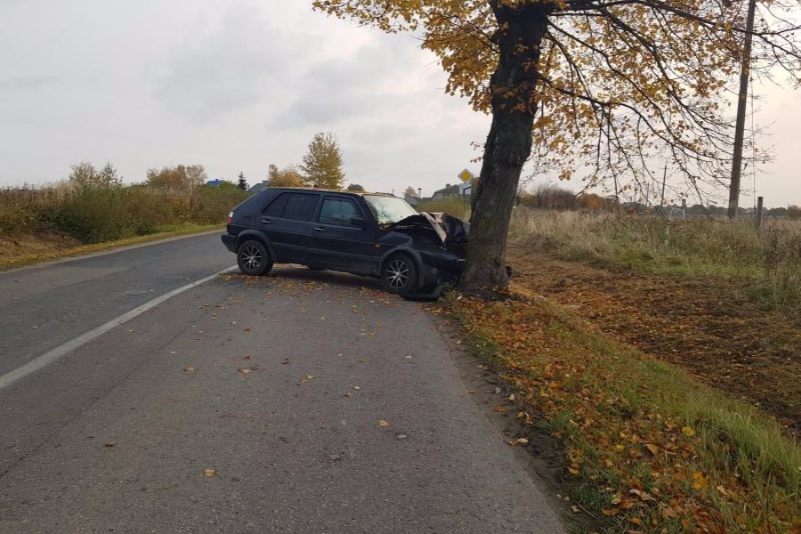 Под Багратионовском «Фольксваген» врезался в дерево, пострадала девушка