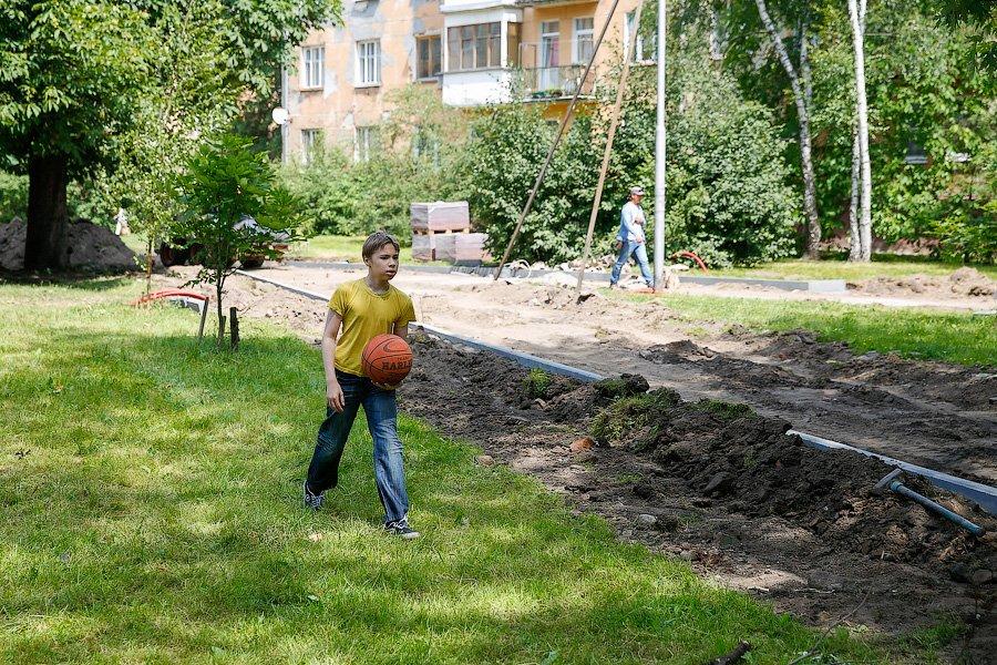 Калининградское чудо: застройщик гостиницы не вырубает, а благоустраивает 2 сквера (фото)