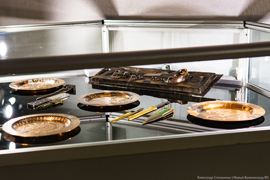 «Металлические метаморфозы»: в Музее янтаря открылась выставка выпускников «Мухи» (фото)