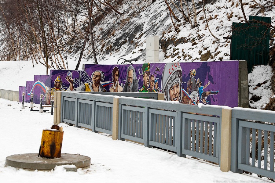 Гагарин и футбол: на променаде в Светлогорске появилось патриотическое граффити