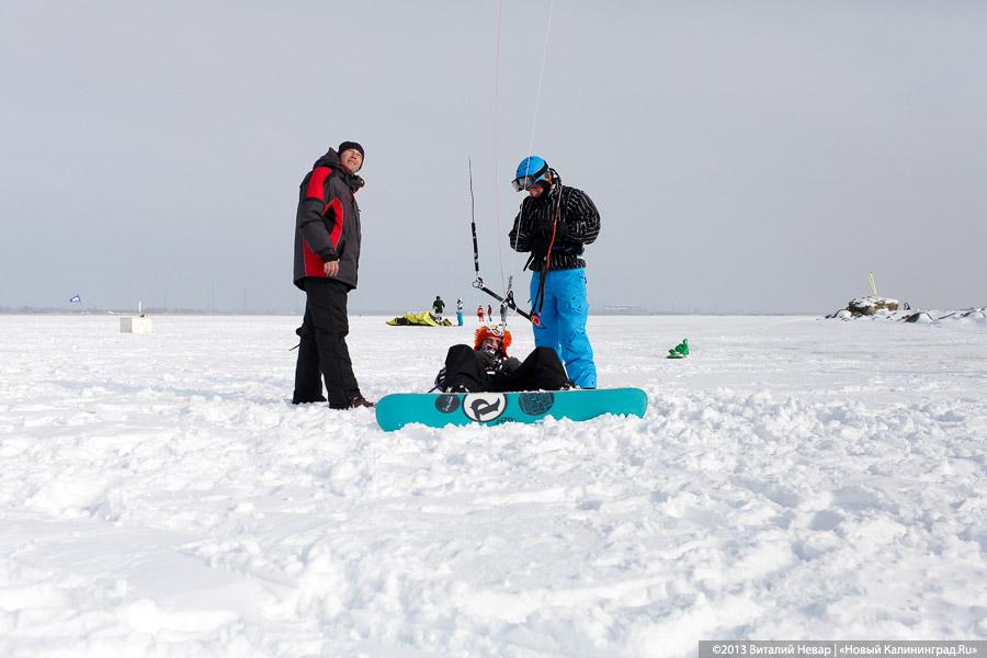 «Без тормозов»: репортаж с соревнований по сноукайтингу и айсбордингу