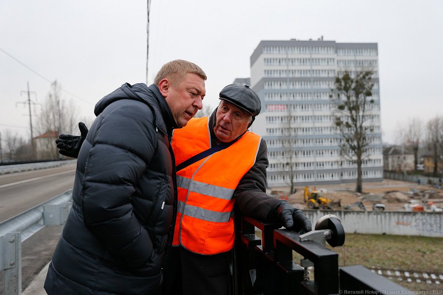 Двухполосный и антипешеходный: после ремонта открылся мост на Суворова (фото)