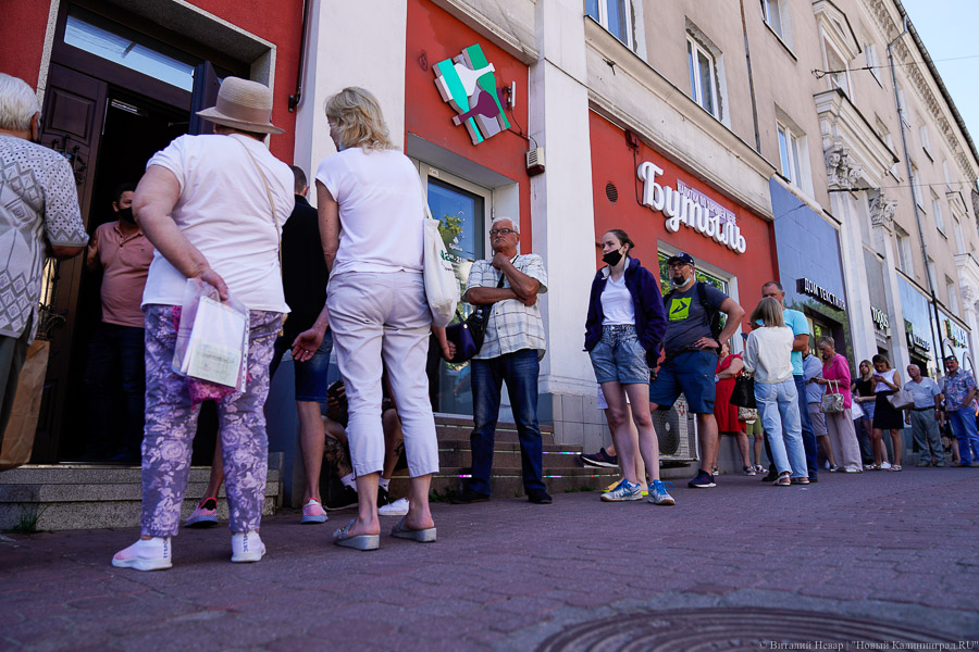 Кто последний на укол: в Калининграде образовались очереди на прививку от COVID