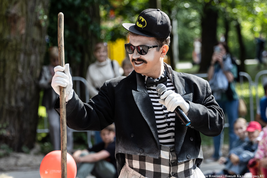 Это просто цирк какой-то: фестиваль «Башня» запустил уличную программу на «Балтике» (фото)