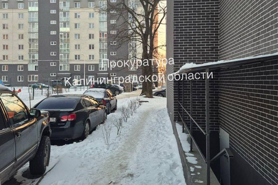 В Калининграде с УК взыскали компенсацию в пользу пострадавшего возле дома ребенка
