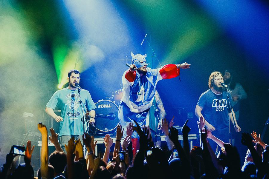 «Если бы я был Земфирой»: на «Вагонке» прошёл аншлаговый концерт Noize MC