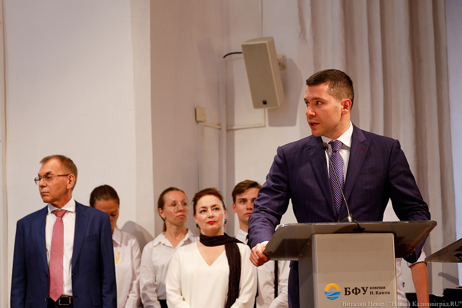 Диплом — и точка: выпуск студентов БФУ им. Канта в Кафедральном соборе (фото)