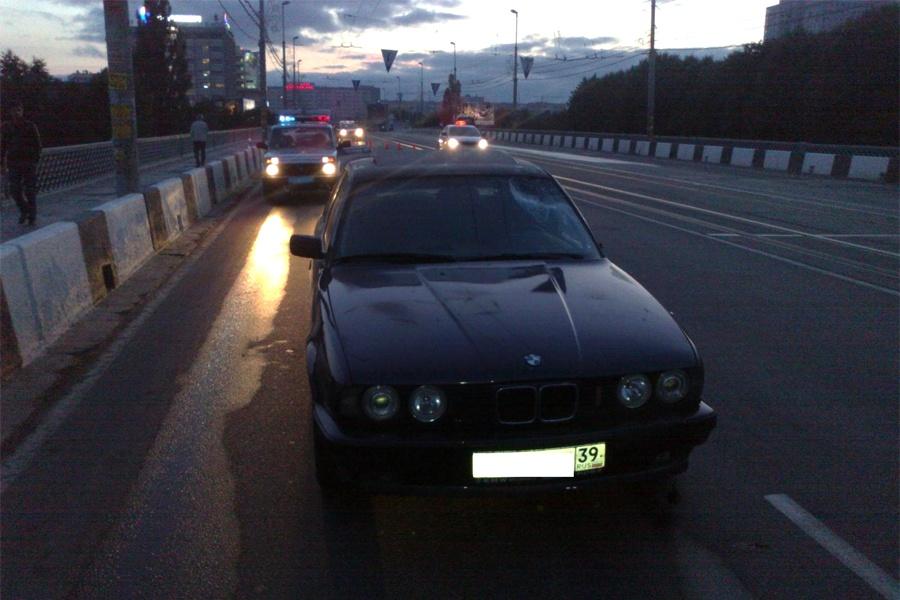 В Калининграде ночью автомобиль сбил насмерть пьяного на первой эстакаде (фото)