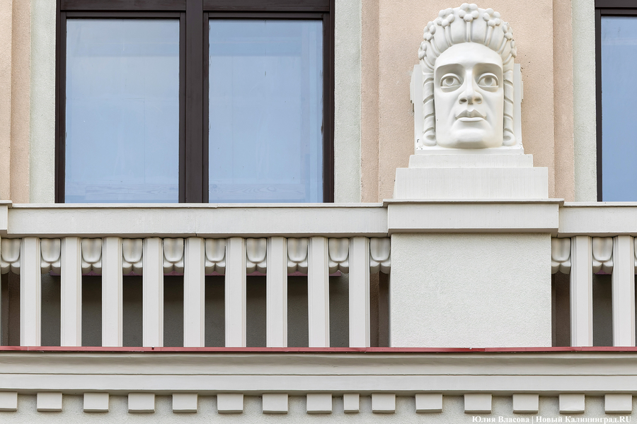 Комедия и трагедия: в Калининграде отремонтировали фасад Историко-художественного музея (фото)