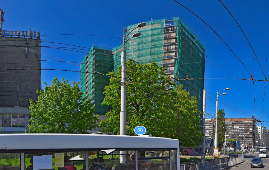 Построившей у Дома быта высотку фирме разрешили не возводить многоуровневый паркинг