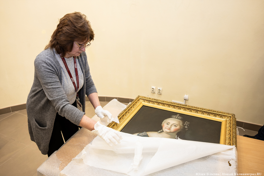 В Калининград привезли портрет и шпагу императрицы Елизаветы (фото)