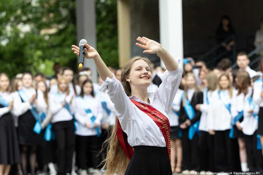 Под вальс из старого фильма: как проходил «Последний звонок» в школе № 6