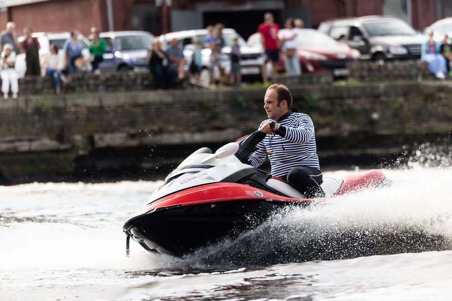 «Миля витязя», вальс байдарок и летающий моряк: как прошла «Водная ассамблея» (фото)
