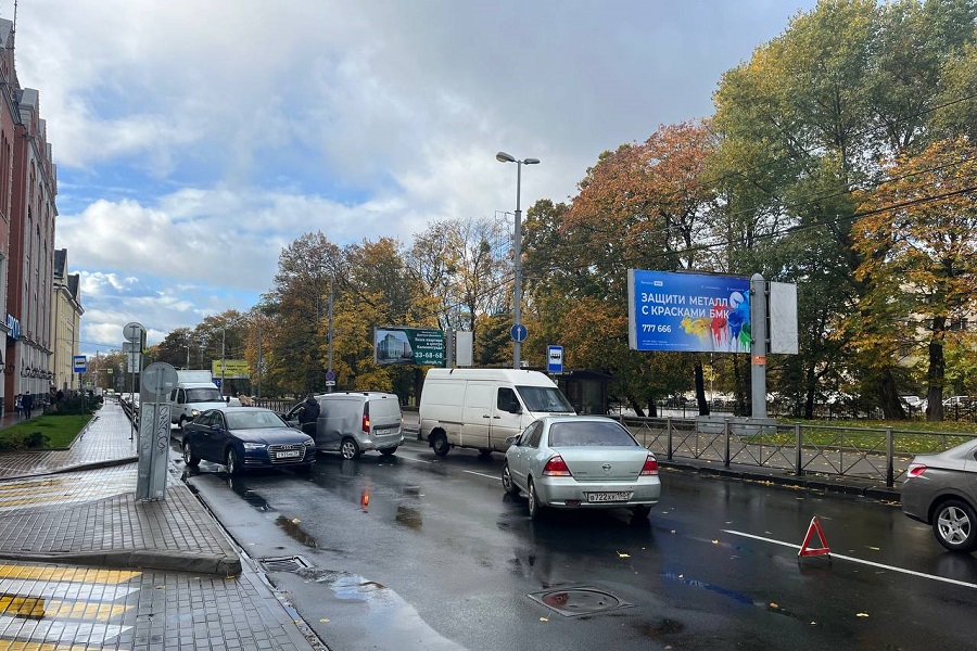 Из-за тройного ДТП затруднен проезд по Гвардейскому проспекту (фото)