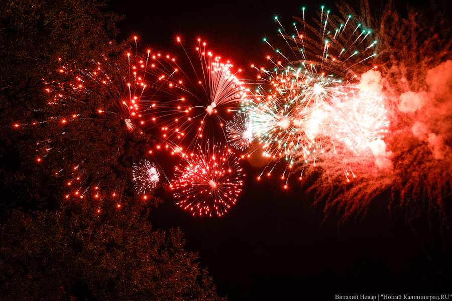 30 залпов: салют в честь Дня Победы в Калининграде (фото)