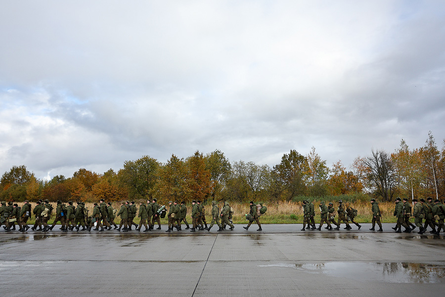 Хмурое утро: из Калининграда отправили очередную группу мобилизованных (фото)