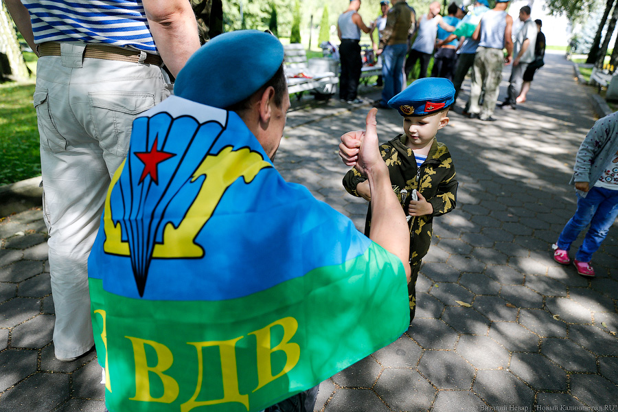 За ВДВ: в Калининграде почтили память погибших десантников