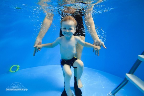 Удовольствие и польза: “Аквапузики” приглашают малышей на занятия плаванием
