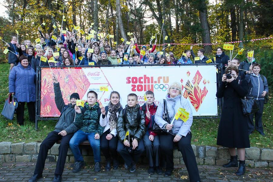 «Огоньку не найдется?»: Светлогорск встретил олимпийскую эстафету