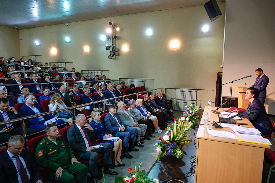 «Гранд-концерт» для солистов с оркестром: как отчитывались главы Калининграда (фото)