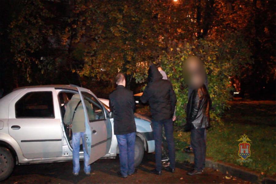 В Калининграде семейная пара продавала наркотики во время прогулок с 4-летним сыном (видео)