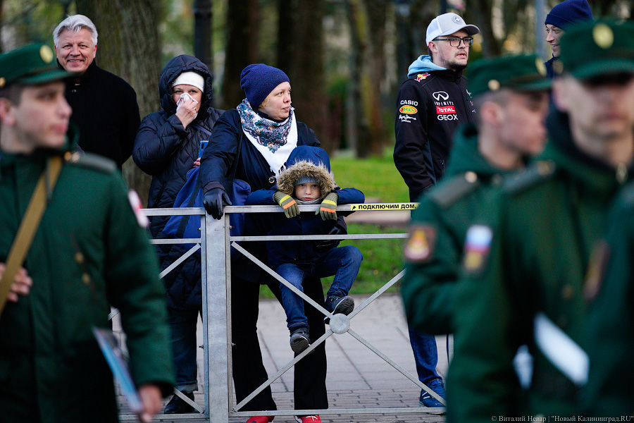 Вечерний марш: в Калининграде прошла репетиция парада Победы (фото)