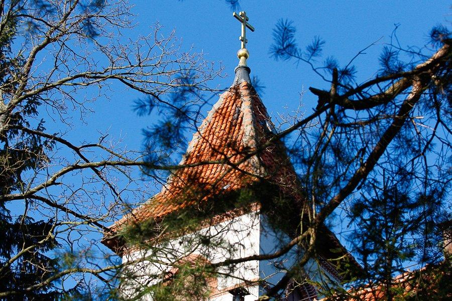 Неизвестные надгробия: храм Серафима Саровского в кирхе Раушена