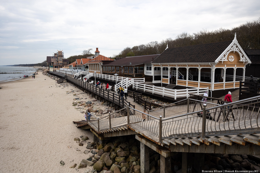 Монополия на пляж: как выглядит скандальное кафе в Зеленоградске, которое власти называют «НТО» (фото)