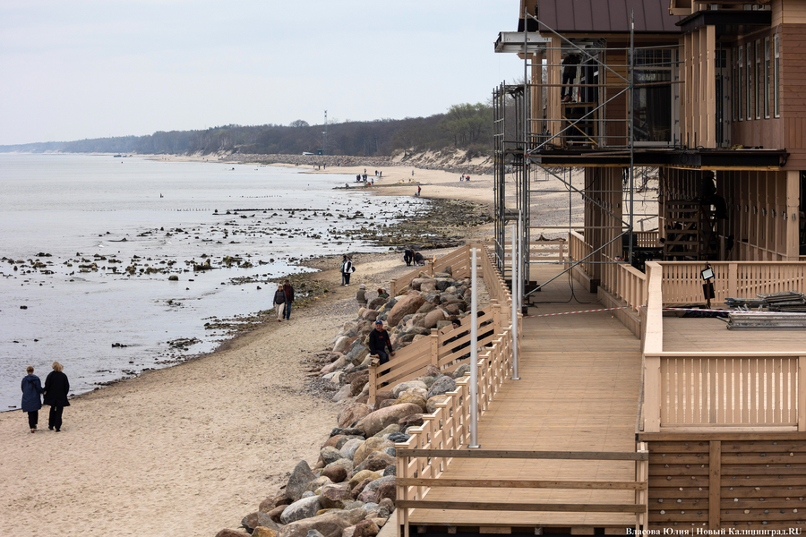 Монополия на пляж: как выглядит скандальное кафе в Зеленоградске, которое власти называют «НТО» (фото)
