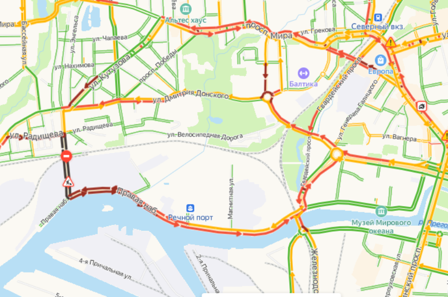 В Калининграде из-за перекрытия части Вагоностроительной возникли огромные пробки
