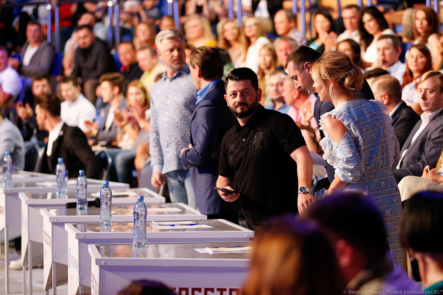 «И табло сорвало с петель»: как прошёл «Голосящий КиВиН» в «Янтарь-холле»