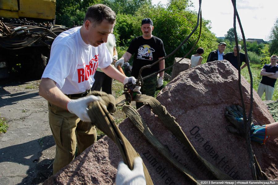 В пос. Яблоневка собрали по частям памятник Первой мировой (фото)