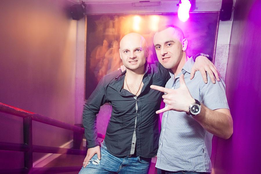 «Танцуют все!»: фоторепортаж с выступления проекта Astero в «Универсале»
