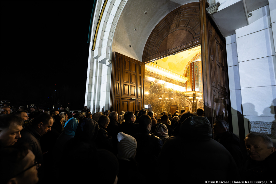 Крестный ход и литургия: как в Калининграде встретили Рождество (фото)