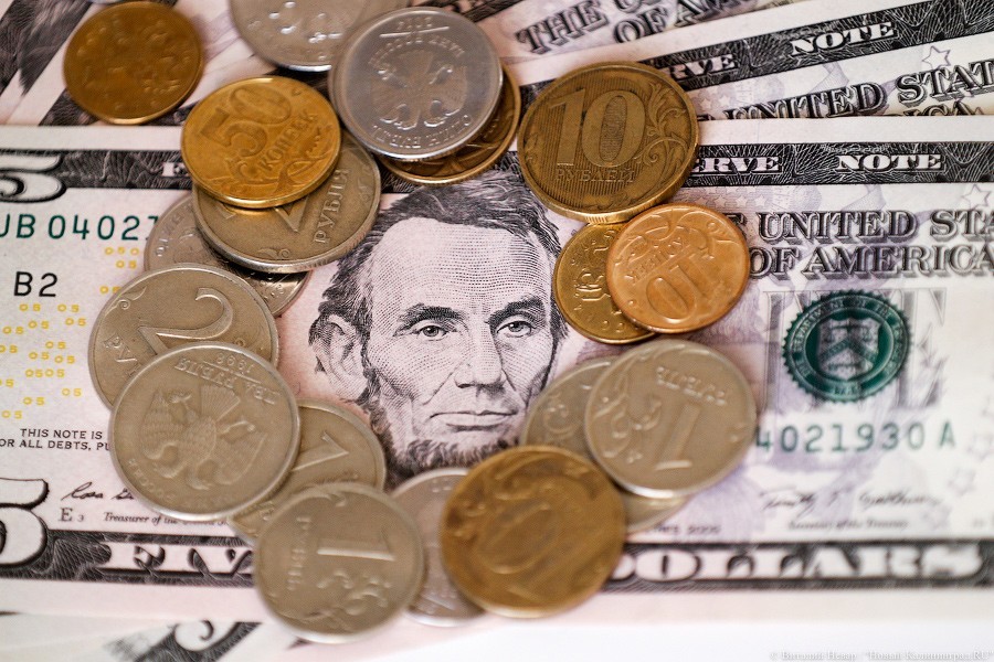 Официальный курс доллара и евро к рублю снова вырос