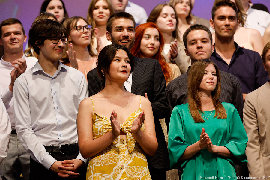 Диплом — и точка: выпуск студентов БФУ им. Канта в Кафедральном соборе (фото)