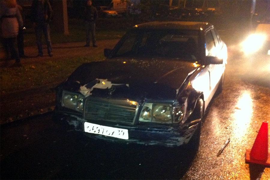 На Гагарина пьяный водитель протаранил BMW и сбил стоявшую рядом девушку (фото)