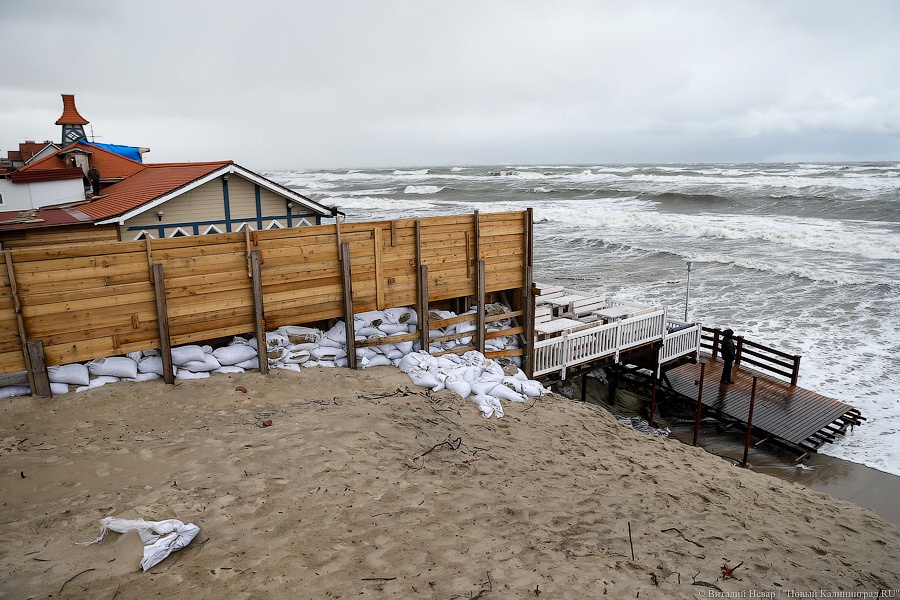 У моря погода: как Зеленоградское побережье переживает шторм