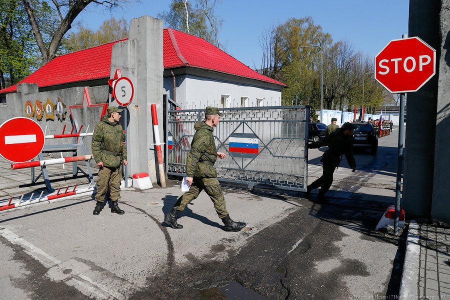 Поиграть в «танчики»: как призывникам Калининграда военную часть показывали